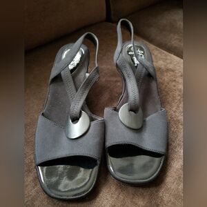 Life Stride Black Low Heel Shoes Womens Size 9